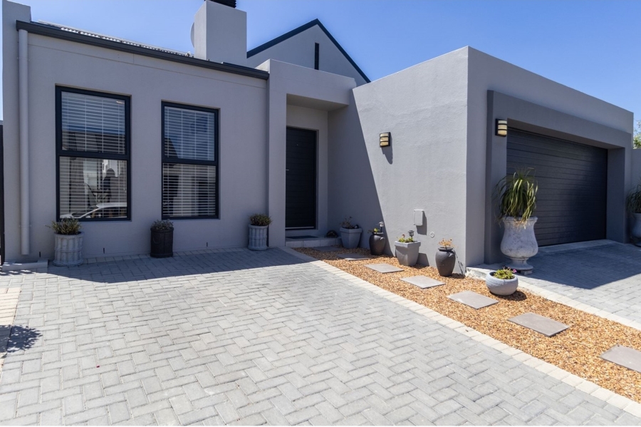 3 Bedroom Property for Sale in Aan de Wijnlanden Western Cape